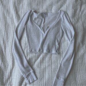 Aritzia TNA cropped long sleeve! Size 2xs (fits xs)